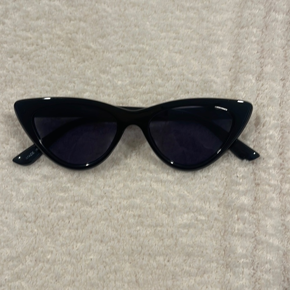 Cat eye sunglasses